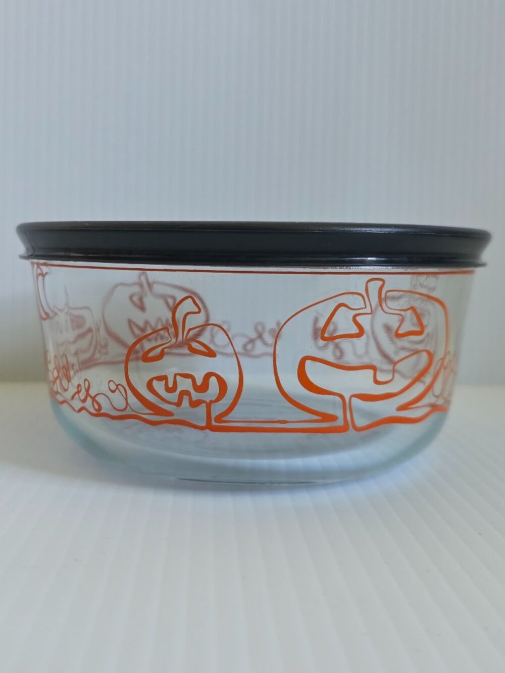 EUC Pyrex Storage Bowl, Pumpkin Pattern
